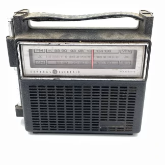 Vintage General Electric Solid State AM/FM Radio