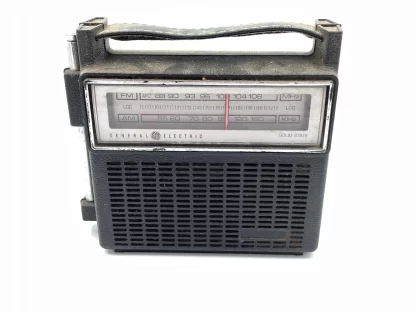 Vintage General Electric Solid State AM/FM Radio