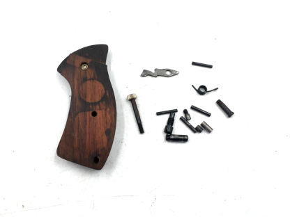 Charter Arms Undercover .38Special, Revolver Parts: Grip, Cylinder Stop, Pins, Springs - Image 3