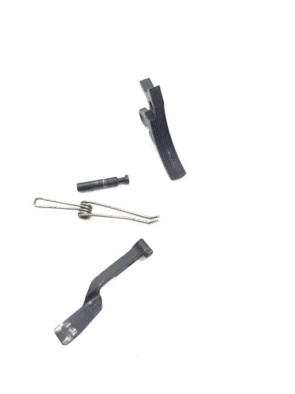 Ruger New Model Super Blackhawk 44mag, revolver parts, trigger, pivot pin, spring, and transfer bar - Image 3