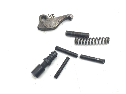 Harrington & Richardson 666 .22 Magnum, Revolver Parts: Center Pin Catch, Lever